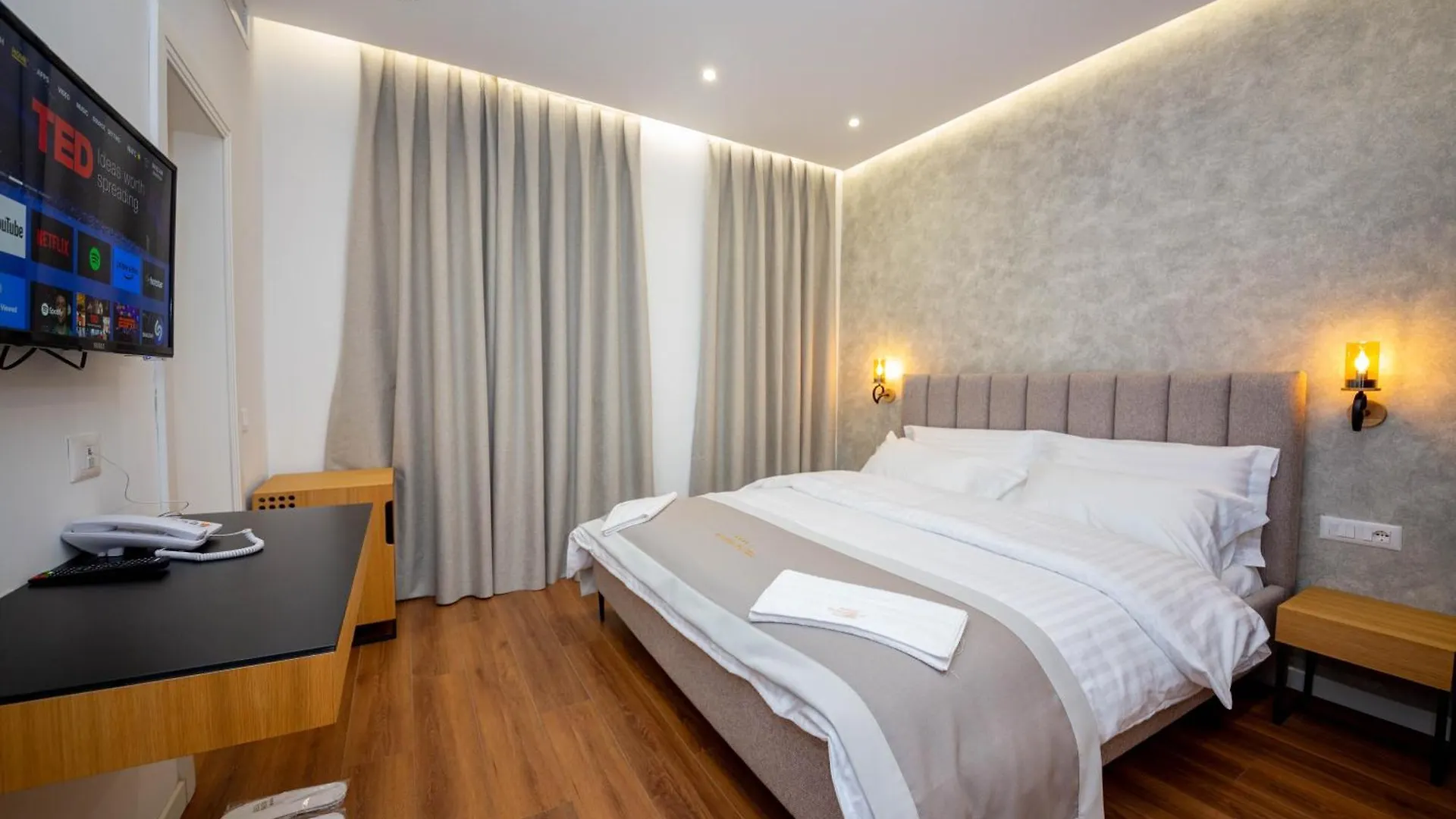 Hotel Riviera Kamez Albánie