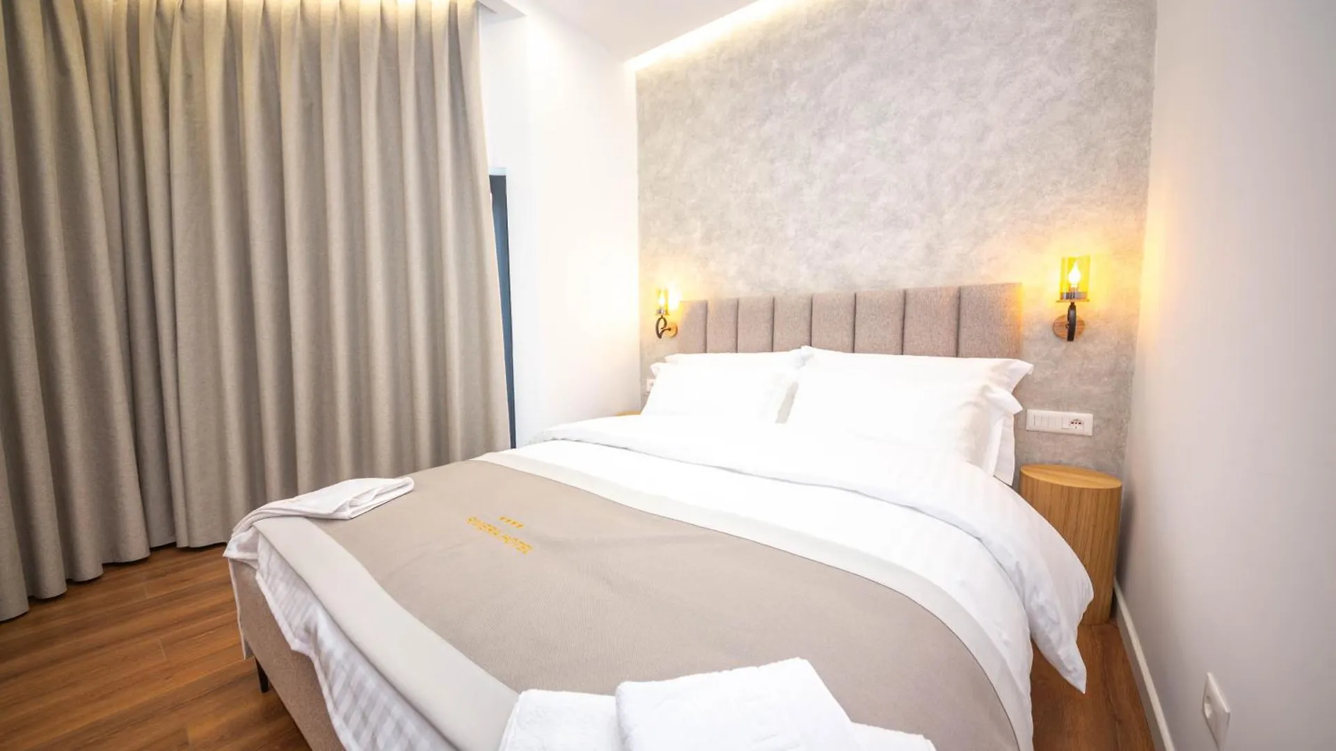 Hotel Riviera Kamez Albánie